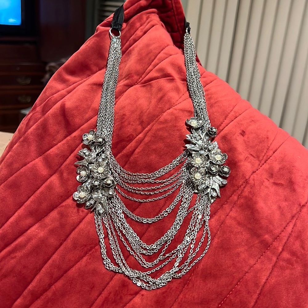 Statement necklace